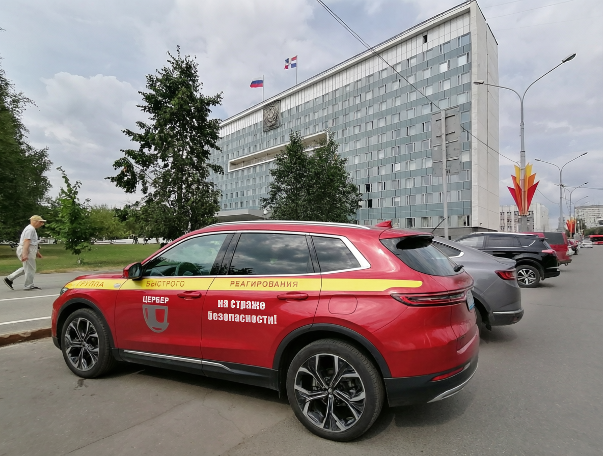 Надежный щит для жильцов: В Перми ГБР защитила двор на Уинской от дебошира